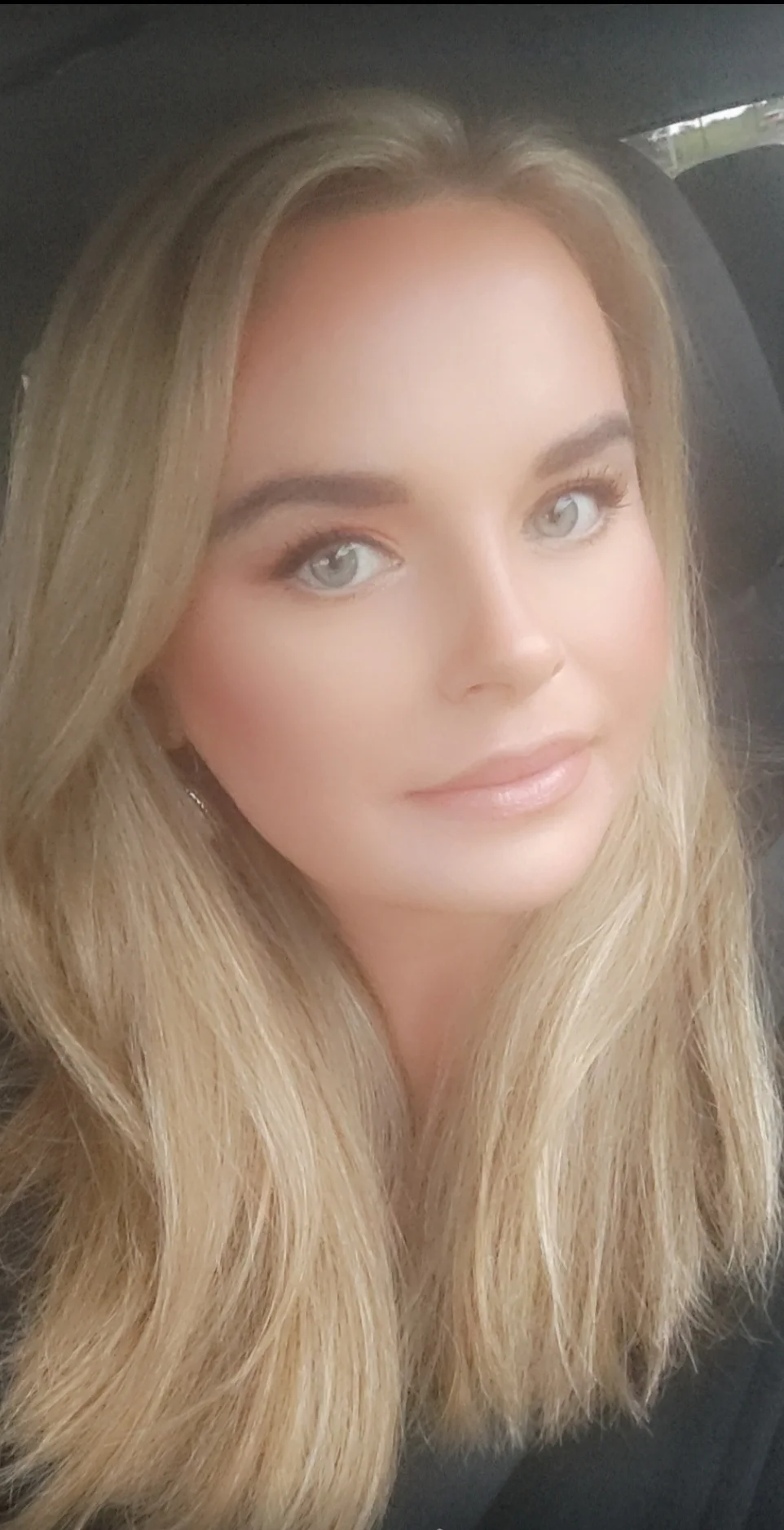 Maryla Ekenberg i trädgård